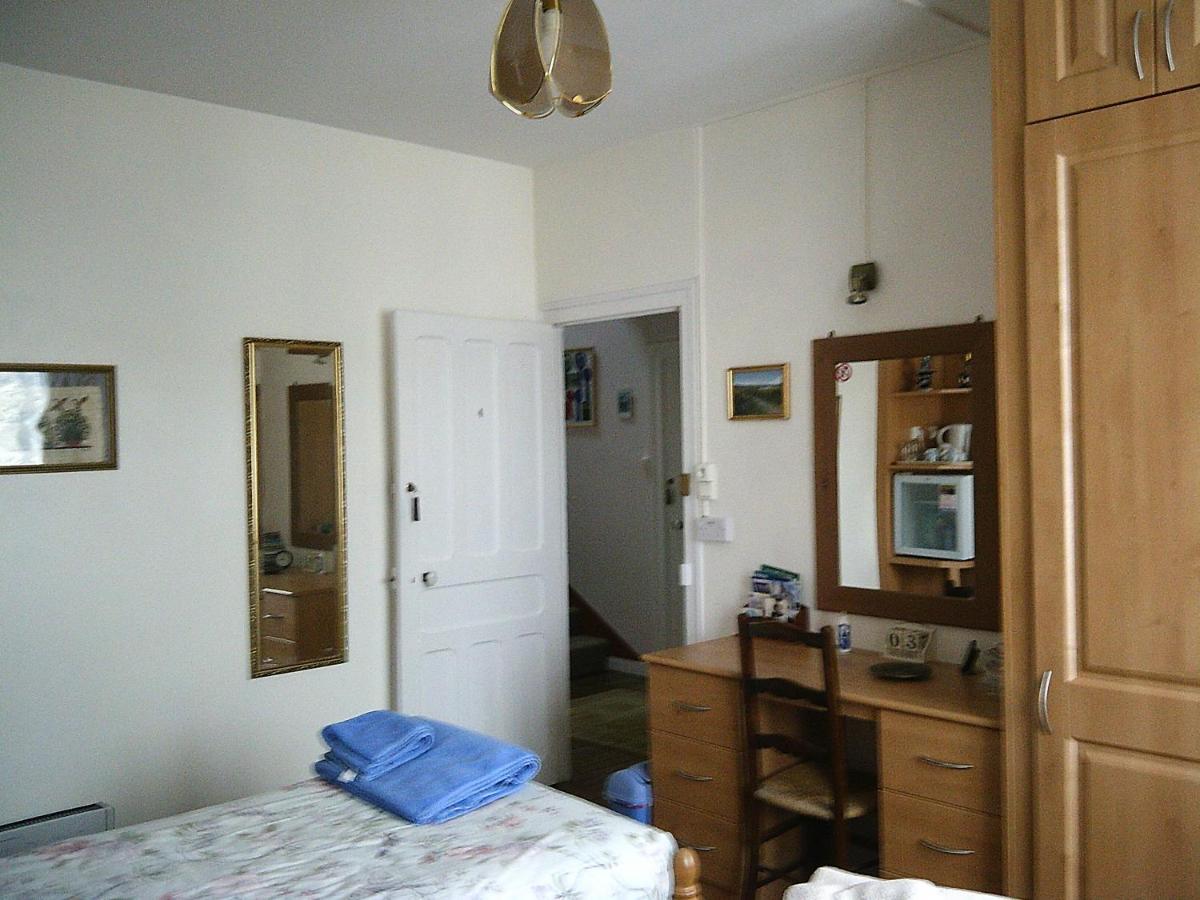 Bed and Breakfast Webb'S Of Glomel Екстер'єр фото