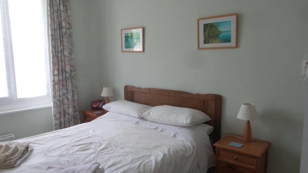 Bed and Breakfast Webb'S Of Glomel Екстер'єр фото